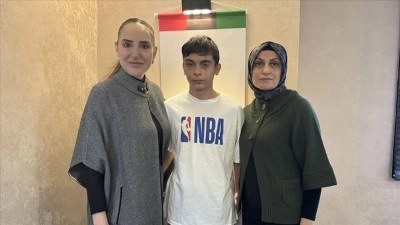 Kanseri yenen &ouml;ğrenci tedavisini destekleyen dernekte g&ouml;n&uuml;ll&uuml; &ccedil;alışıyor