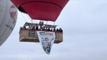 Kapadokya'da sıcak hava balonu, İsrail'de öldürülen gazeteciler için havalandı