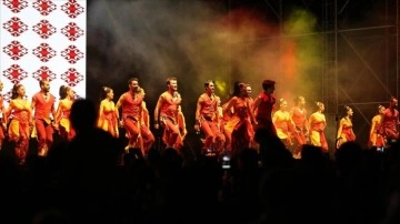 Kapadokya'daki 'BALONFEST 2022'de dans gösterisi ve konser düzenlendi