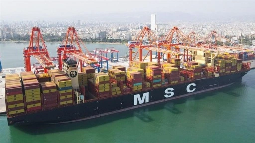 Kapasitesi artırılan Mersin Limanı'nın yeni terminaline 400 metrelik konteyner gemisi yanaştı