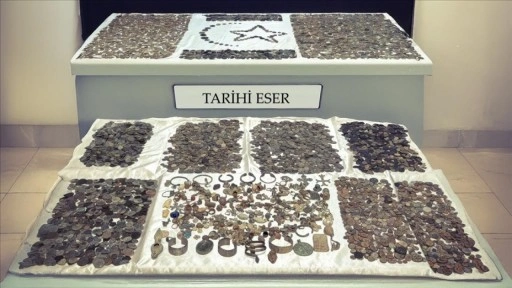 Kapıkule'de bir tırda tarihi eser niteliğinde 12 bin 770 sikke ve obje ele geçirildi