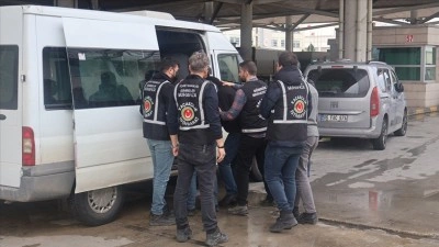 Kapıkule'de uyuşturucu ele ge&ccedil;irilmesinin ardından y&uuml;r&uuml;t&uuml;len soruşturmayla 5 ş&uuml;pheli yakalandı