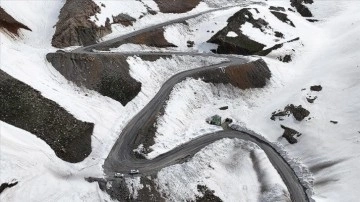 Kar nedeniyle günlerdir kapalı olan Van-Bahçesaray kara yolu açıldı