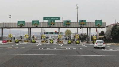 Kara yollarında serbest ge&ccedil;iş başladı, eski gişeler kaldırılıyor