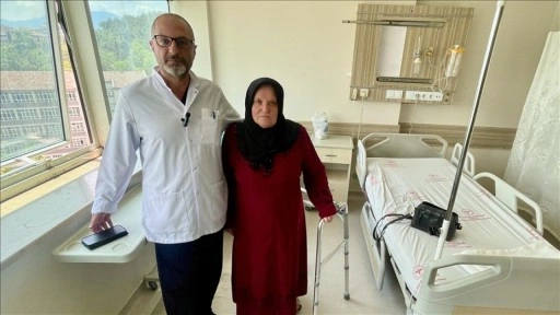 Karabük'te 10 yıldır yürüyemeyen kadın protez ameliyatıyla sağlığına kavuştu