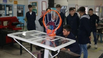 Karabük'te okulların tenis masası ve basketbol potası meslek liselilerden