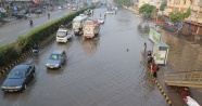Karaçi sokakları göle döndü