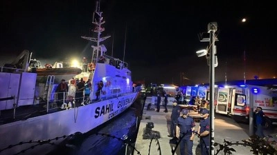 Karadeniz'deki saldırıda &ouml;len balık&ccedil;ının cenazesi ve yaralılar, İnebolu Limanı'na getirild