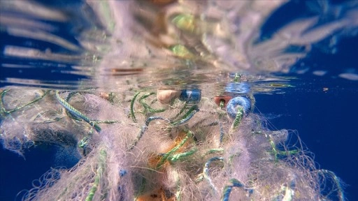 Karadeniz'den hayalet ağların izinde 2 ton atık çıkarıldı