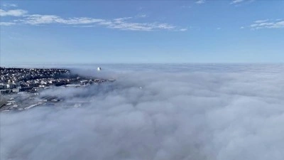 Karadeniz'in &uuml;zerini kaplayan "sis denizi" dronla g&ouml;r&uuml;nt&uuml;lendi