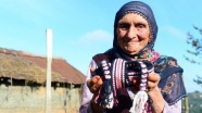Karadeniz kadınının yükünü 'Hanım' teyzenin dırmaçları taşıyor