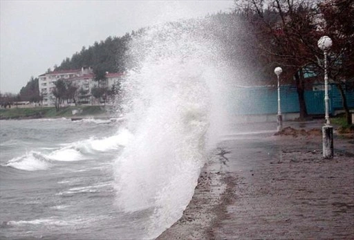 Karadeniz kıyıları için kuvvetli yağış ve fırtına uyarısı