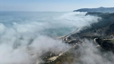 Karadeniz sahil yolunda oluşan sis dronla g&ouml;r&uuml;nt&uuml;lendi