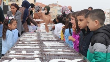 Karaman'da deprem bölgesinden gelen öğrencilere pastalı karşılama