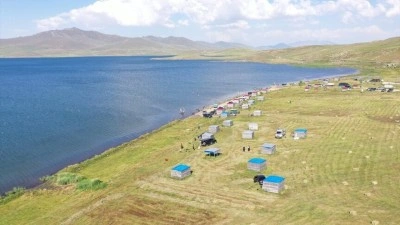 Karın ge&ccedil; eridiği Ağrı'daki Balık G&ouml;l&uuml;, serin havasıyla ziyaret&ccedil;ilerini ağırlıyor
