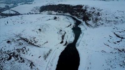 Karla kaplanan Akyaka Kanyonu dronla g&ouml;r&uuml;nt&uuml;lendi