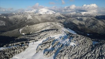 Karla kaplanan Ilgaz Dağı'ndaki orman dron ile görüntülendi