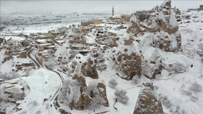 Karla kaplanan Kapadokya dronla g&ouml;r&uuml;nt&uuml;lendi