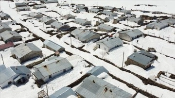 Karla kaplı köylerde çetin geçen kışın etkileri sürüyor