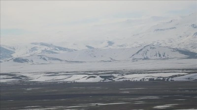 Karların erimeye başladığı Ağrı Ovası dronla g&ouml;r&uuml;nt&uuml;lendi