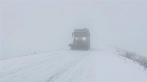 Kars-Göle kara yolunda kar ve sis ulaşımı olumsuz etkiliyor