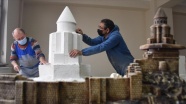 Kars&#039;ın asırlık abide yapılarını minyatüre dönüştürdü
