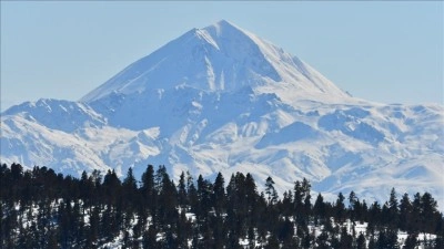 Kars'ta 1 metreyi aşan kar doğada g&uuml;zel g&ouml;r&uuml;nt&uuml;ler oluşturdu