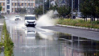 Kars'ta dolu ve şiddetli sağanak etkili oldu