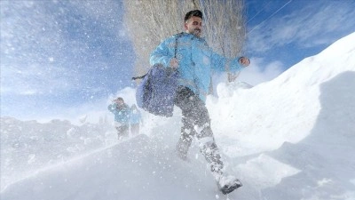Kars'ta halk sağlığı i&ccedil;in kar ve tipide dağlar, tepeler aşılıyor