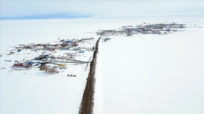 Kars'ta karla beyaza b&uuml;r&uuml;nen k&ouml;yler dronla g&ouml;r&uuml;nt&uuml;lendi