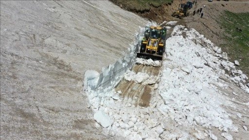 Kars'ta karla mücadele son yayla yolunun açılmasıyla tamamlandı