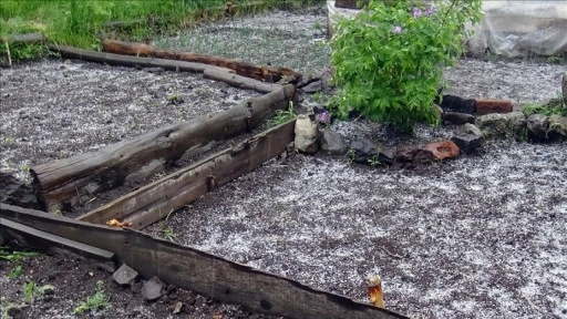 Kars'ta kuvvetli sağanak ve dolu etkili oldu