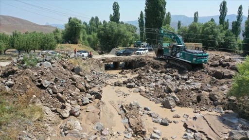 Kars'ta sel ve heyelan nedeniyle köylerde hasar oluştu