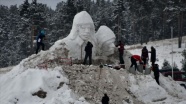 Kars&#039;ta yapılan &#039;kardan şehit heykelleri&#039; için hummalı çalışma başlatıldı