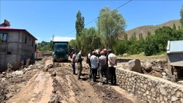 Kars'ta sel sebebiyle bazı ev ve ahırlarda hasar oluştu
