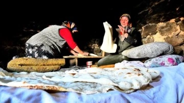 Kars'ta tandır ve fırınlar bayramlık ekmek için yakıldı
