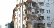 Kartal'da tahliye edilen apartmanının yıkımına yeniden başlandı
