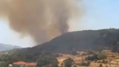 Kaş'ta &ccedil;ıkan orman yangınına m&uuml;dahale ediliyor