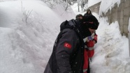 Kastamonu&#039;da kar nedeniyle köyde mahsur kalan hamile kadın ve 55 günlük bebek kurtarıldı