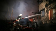 Kastamonu'da odunlukta çıkan ve 4 eve sıçrayan yangın kontrol altına alındı
