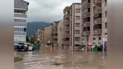 Kastamonu'da su baskınları sebebiyle zemin katlarda yaşayanlar tahliye edildi