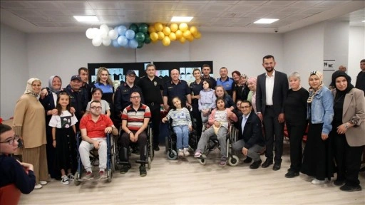 Kastamonu'da tayini çıkan kadın polis ve jandarmaya "özel" veda