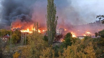 Kastamonu'da 20 köy evini etkileyen yangın söndürülmeye çalışılıyor