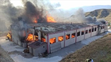 Kastamonu'da kapı fabrikasında çıkan yangın kontrol altına alındı