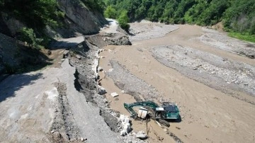 Kastamonu'da şiddetli yağışın ardından temizlik ve yol onarım çalışması başladı