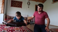 Kastamonulu baba 3,5 yaşındaki engelli oğlu için evinde &#039;rehabilitasyon merkezi&#039; oluşturdu
