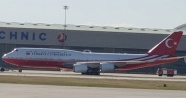 Katar Emiri’nin hediye ettiği uçak kırmızı beyaza boyandı