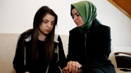 Kaya'dan iki kızı babaları tarafından öldürülen anneye ziyaret