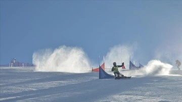 Kayak merkezlerinde en fazla kar kalınlığı 140 santimetreyle Palandöken'de ölçüldü