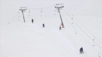 Kayak merkezlerinde en fazla kar kalınlığı 277 santimetreyle Hakkari'de &ouml;l&ccedil;&uuml;ld&uuml;